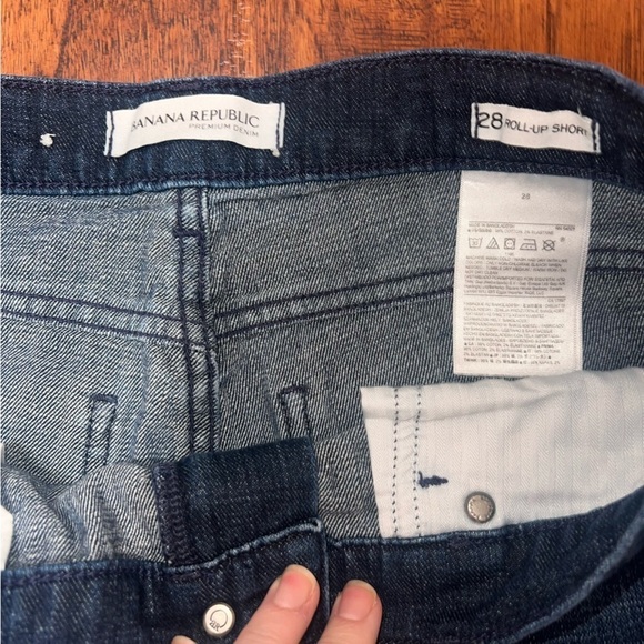 Banana Republic Women’s Jean Shorts Mid-Rise Dark Wash Premium Denim Cotton 28 - Picture 4 of 6
